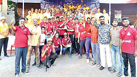 नाशिक : नावा चषकासह पुण्यनगरीचा विजेता संघ.