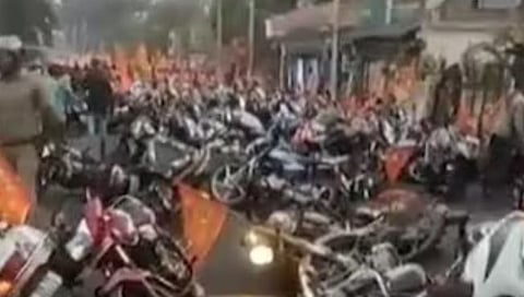 Odisha : संबळपूरमध्ये मोटारसायकल रॅली दरम्यान हिंसाचार; पुढचे ४८ तास इंटरनेट सेवा बंद