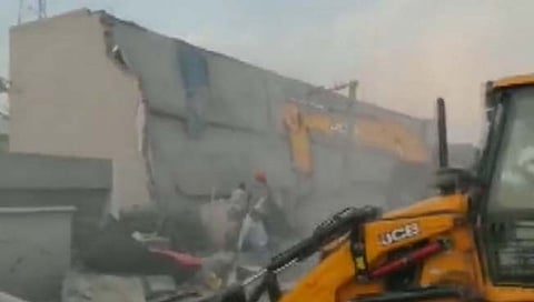 राईस मिलची इमारत कोसळली