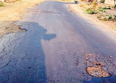 खेड : शिरोली-पाईट-आंबोली मार्गाची दुरावस्था