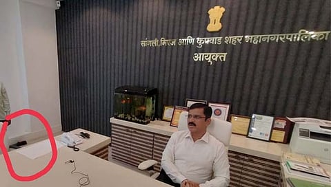 सांगली: महापालिका आयुक्त सुनील पवार यांच्यावर बूटफेक