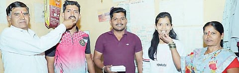 परिस्थितीशी झगडत बहीण-भाऊ एकाच वेळी पोलिसात भरती