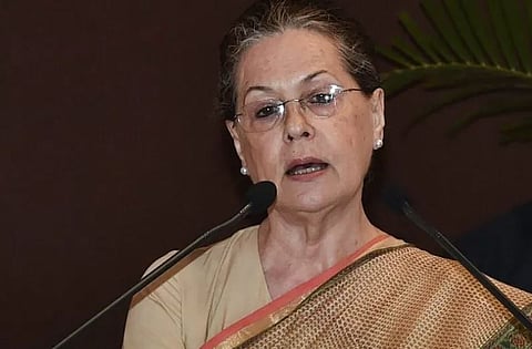 सोनिया गांधींचा मोदी सरकारवर हल्लाबोल, म्हणाल्या “महत्त्वाच्या मुद्यावर मौन….”