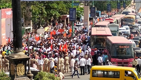 ठाणे : ‘मविआ’चा पोलीस आयुक्तालयावर मोर्चा: आदित्य ठाकरे, जितेंद्र आव्हाड सहभागी