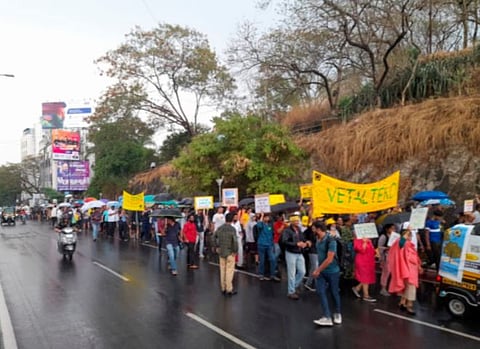 पुणे : वेताळ टेकडी भूत नव्हे-देवदूत ! नियोजित रस्त्यासह बोगदे रद्द करा; पर्यावरणप्रेमींची मागणी