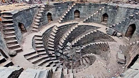 रहस्यमय वालूर बारव