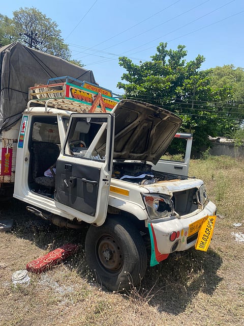 पिंपळगाव बसवंत: पोलिसांनी ताब्यात घेतलेले चांदवडकडून नाशिकच्या दिशेने गोवंश घेऊन जाणारे पिकअप वाहन (छाया: हेमंत थेटे)