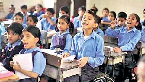 राज्यातील 4,895 शाळांतील विद्यार्थ्यांचे होणार एकत्रीकरण!