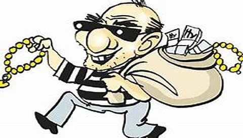 आंबिवलीकर गृहिणीचा लुटारूशी रक्तरंजित संघर्ष; सशस्त्र हल्ल्यातून बचावलेल्या गृहिणीला ठाण्यात हलविले