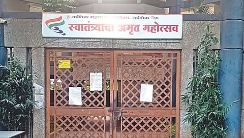 नाशिक : दांडीबहाद्दरांना रोखण्यासाठी मनपाची अशीही शक्कल, उपप्रवेशद्वारांना लॉक लावून…