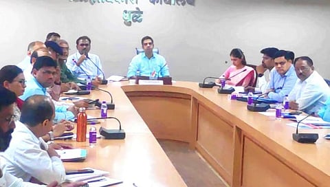 धुळे : आपत्ती काळात मदतीसाठी पथके गठित करावीत : जिल्हाधिकारी जलज शर्मा