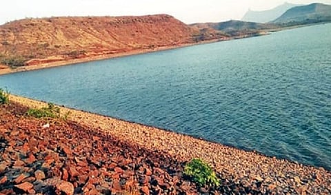 पिंपळनेर: लाटीपाडा धरण. (छाया: अंबादास बेनुस्कर)