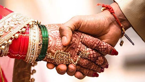 बायको माहेराला म्हणून गेली अन्… केलं दुसरं लग्न