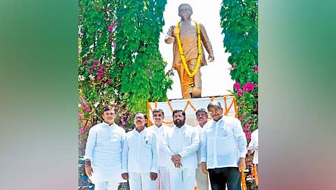 बेगाने शादी में अब्दुल्ला दीवाना : मुख्यमंत्री शिंदे