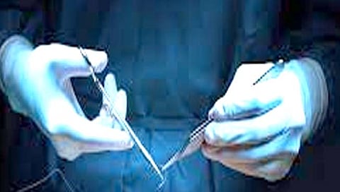 कोल्हापूर : आठ तासांची जटिल शस्त्रक्रिया अन् तुटलेला हात पुन्हा जोडला!