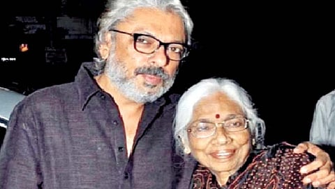 विशेष : मातृत्वाचे ‘लीला’मृत