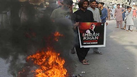 Imran Khan arrest updates | इम्रान खान यांच्या अटकेने पाकिस्तानात गृहयुद्ध पेटले, गोळीबारात PTI च्या कार्यकर्त्याचा मृत्यू, अनेकजण जखमी