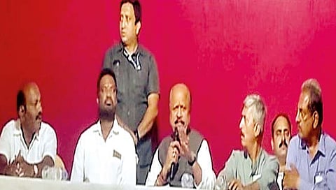 कामगारांची नोंदणी पारदर्शकपणे करा : डॉ. सुरेश खाडे