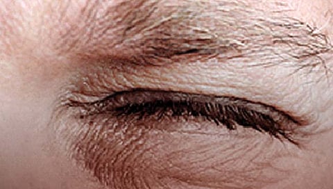 Eyes : ‘या’ कारणांमुळे फडफडतात डोळे!