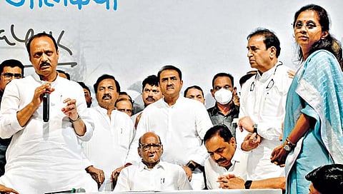 शरद पवारांचा अध्यक्षपदाचा राजीनामा; राष्ट्रवादीत भूकंप