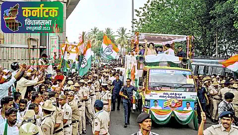 कर्नाटकात प्रचाराच्या तोफा थंडावल्या