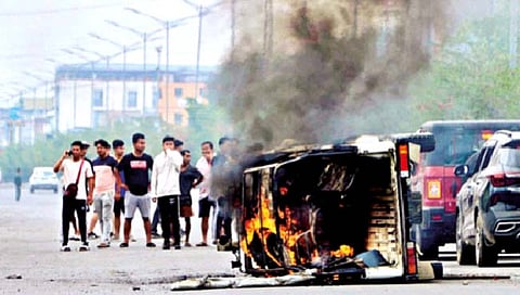 राज्यरंग : धगधगते मणिपूर