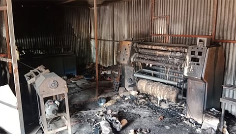 सिडको : अंबड औद्योगिक वसाहतीत साई एंटरप्रायजेस कंपनीत जळालेले यंत्र, साहित्य.