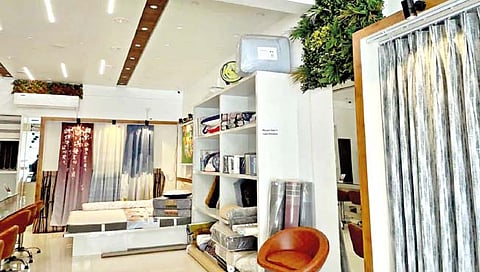 असे ठेवा फर्निचर, पुस्तके आणि पडदे..!