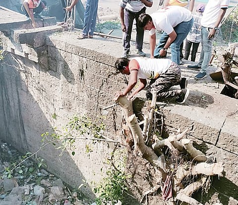 श्रीगोंद्यात ऐतिहासिक बारव संवर्धन मोहीम