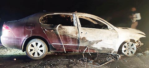 वाल्हे-हरणी रस्त्यावर ‘द बर्निंग कार’; सुदैवाने जीवितहानी टळली