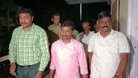 नाशिक : जिल्हा उपनिबंधक खरे लाच घेताना जाळ्यात