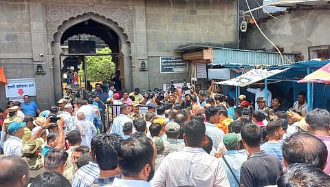 Trimbakeshwar Temple : आंदोलकांच्या गर्दीने त्र्यंबकमध्ये दर्शनाचे तीनतेरा
