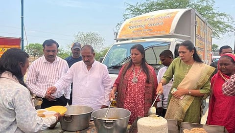 नंदुरबार : कामगारांना कामाच्या ठिकाणी मिळणार भोजन : पालकमंत्री डॉ. विजयकुमार गावित यांची माहिती