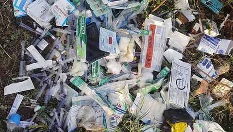 नाशिक : रस्त्यालगत बायोमेडिकल वेस्ट टाकल्याने २५ हजारांचा दंड