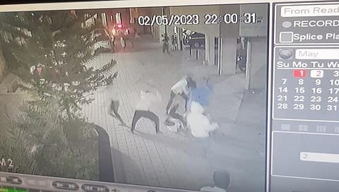 Nashik Crime : जुन्या वादातून तरुणावर तलवार, कोयत्याने हल्ला (CCTV)