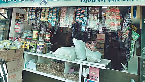 नाशिक : भद्रकालीत गुटख्याचा साठा जप्त, दुकान सील ; अन्न औषध प्रशासनाची कारवाई