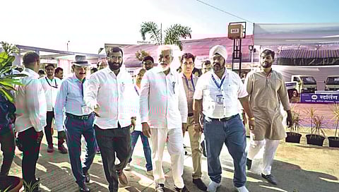 नाशिक : ‘ऑटो एक्स्पो’मध्ये ८५० युवकांना रोजगार, पालकमंत्र्यांनी दिली भेट