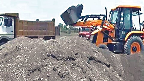 Nashik : वाळूघाटांचे पुनर्लिलाव आचारसंहितेमुळे ठप्प