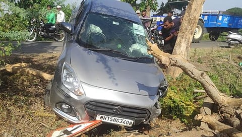 नाशिक : भरधाव कार झाडावर आदळून भीषण अपघात; एक ठार, ४ जखमी