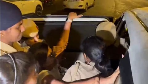 Wrestler Protest : जंतरमंतरवर दिल्ली महिला आयोगाच्या अध्यक्षांना अटक; पोलिसांवर धक्काबुक्कीचा आरोप