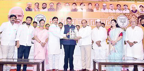 अहमदनगर : ‘ते’ आले, ‘हे’ हसले अन् ‘पेल्यातले वादळ’ शमले!