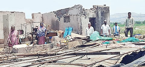 दक्षिण पुरंदरला वादळी वार्यासह पावसाचा तडाखा