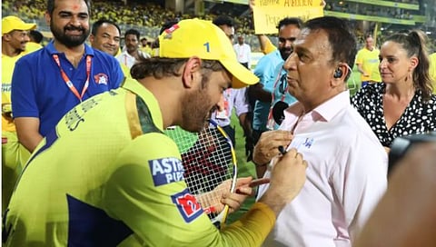 IPL 2023 : ऑटोग्राफ प्लीज..! गावस्कर झाले धोनीचे फॅन, व्हिडिओ व्हायरल