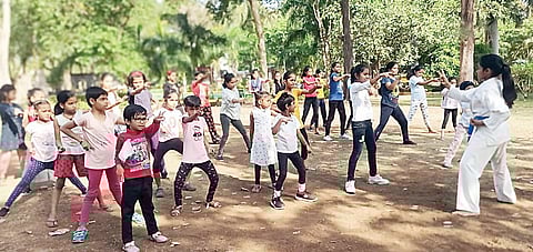 आकुर्डी : उन्हाळी सुट्यांत बालचमू उडवतोय धमाल !