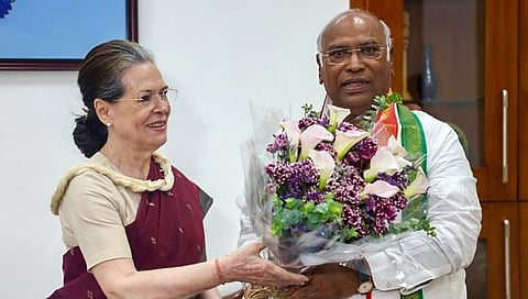 Karnataka New CM : कर्नाटकचे नवे मुख्यमंत्री? मल्लिकार्जून खर्गे यांच्या हाती सोपविली ‘ही’ जबाबदारी