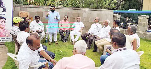 पुण्यात रिक्षाचालकांच्या बैठकांवर बैठका सुरू