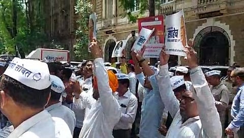 Sharad Pawar News : शरद पवार यांचा राजीनामा नामंजूर; राष्ट्रवादी भवनसमोर कार्यकर्त्यांची घोषणाबाजी