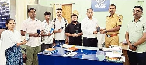 नगर: दीड लाखांचे मोबाईल तक्रारदारांना परत, कोतवाली पोलिसांची कामगिरी; विशेष मोहिमेतून चोरीचे मोबाईल हस्तगत