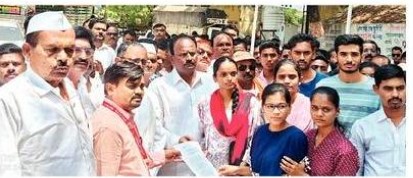 नगर: नेवाशातील स्टडी क्लब बंद पाडण्याचा घाट, बाळासाहेब मुरकुटे यांच्यावर आरोप; तहसीलवर मोर्चा