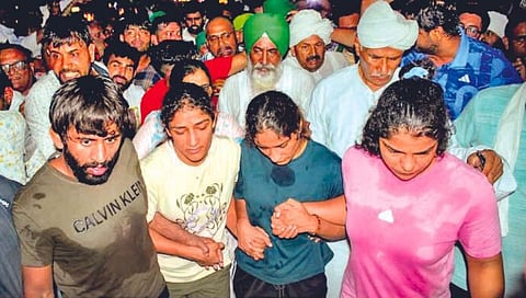 Wrestlers Protest: महिला कुस्तीपटूंनी ब्रिजभूषणविरुद्ध छायाचित्रे, व्हिडिओ सादर करावीत